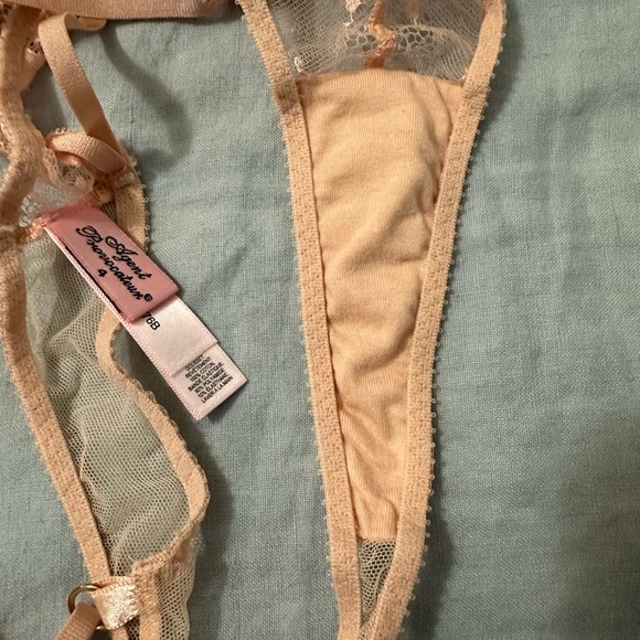 34D and size 4/L EUC. Must go! - Picture 3 of 3